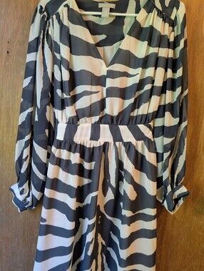 H&M Black and White Zebra-Patterned Long Sleeve Dress